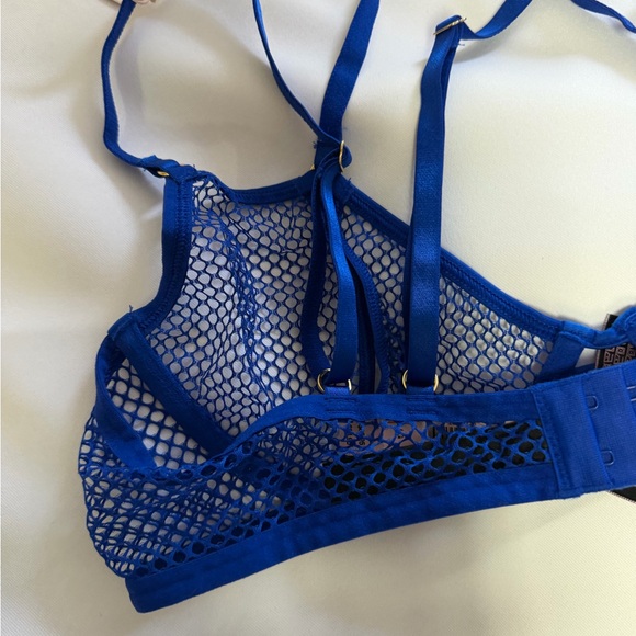 VICTORIAS SECRET VERY SEXY STRAPPY FISHNET OPEN CUP LOW CUT DEMI BRA blue oar - Picture 7 of 8